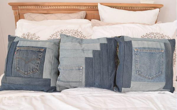 DIY Denim Traditional Log Cabin Block Pocket Pillow DIY Denim Traditional Log Cabin Block Pocket Pillow