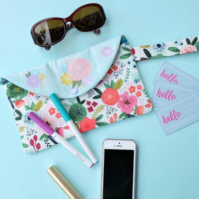 Cricut Wristlet Clutch Tutorial